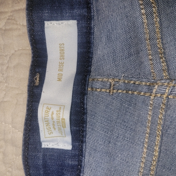Levis Mid-rise Denim Shorts 20 - Picture 2 of 4